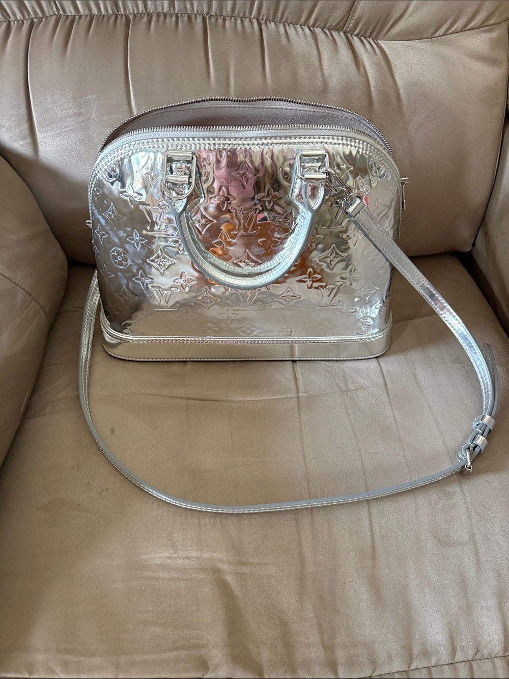 Faux Louis Vuitton Alma MM Silver Handbag with custom pink liner